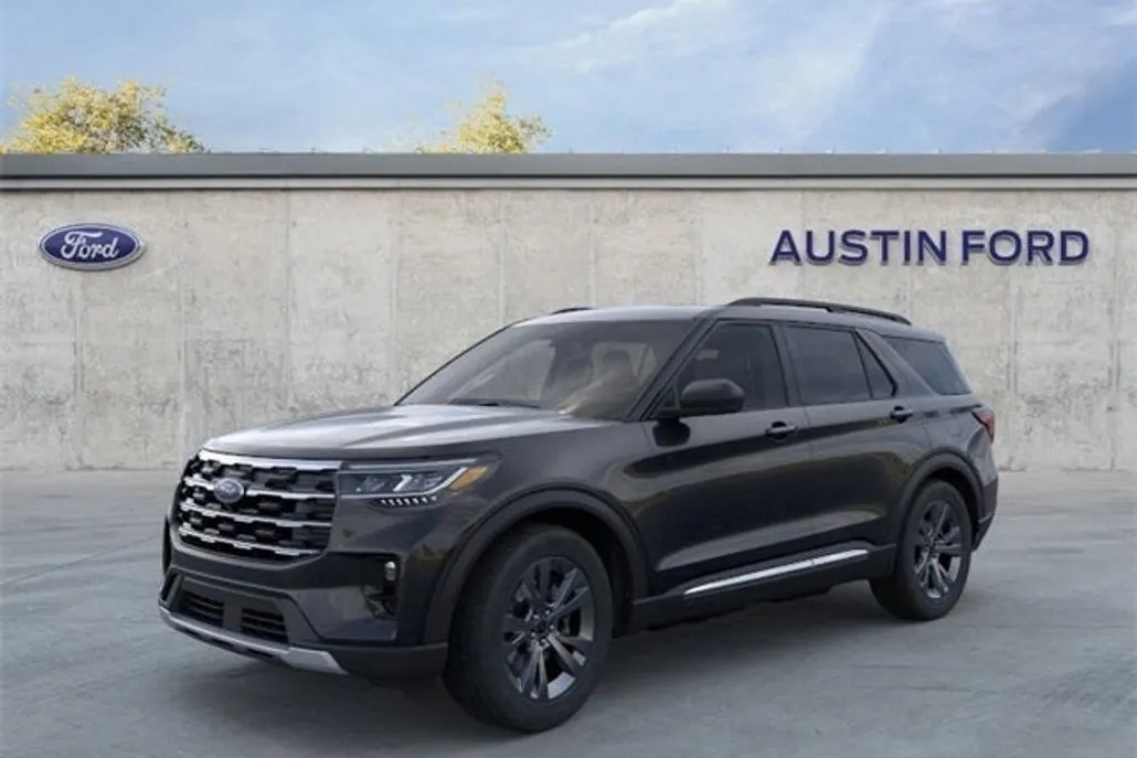 2025 Ford Explorer photo 1