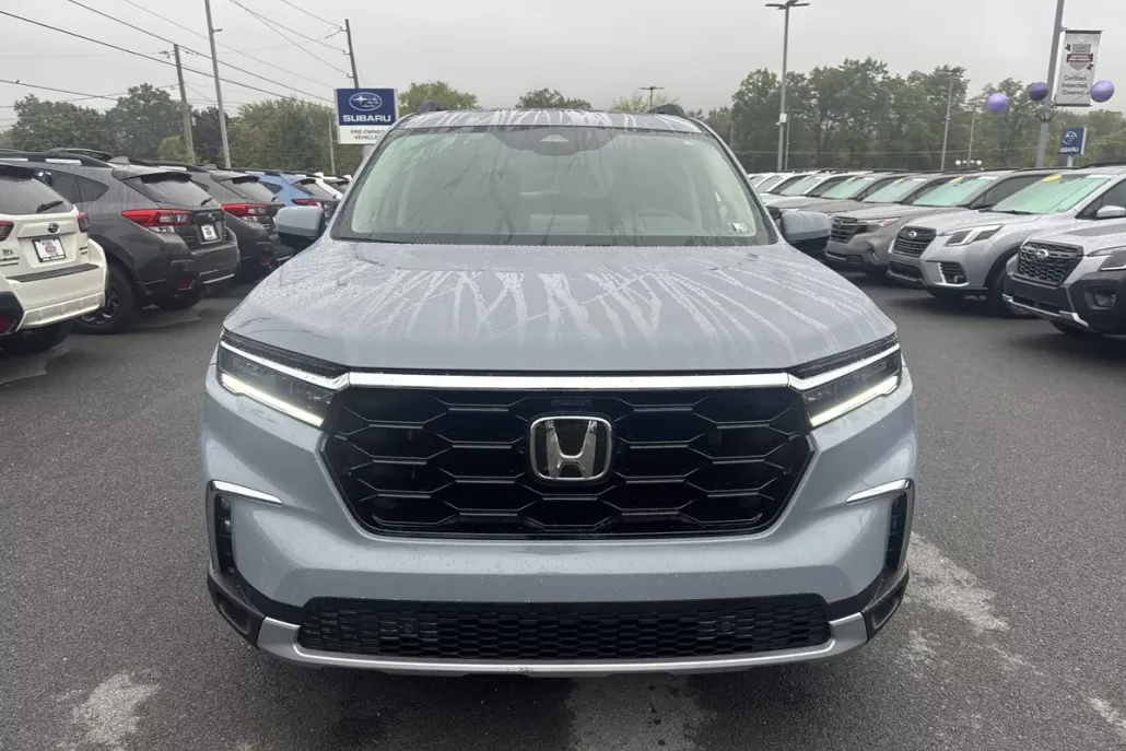 2025 Honda Pilot Touring photo 1