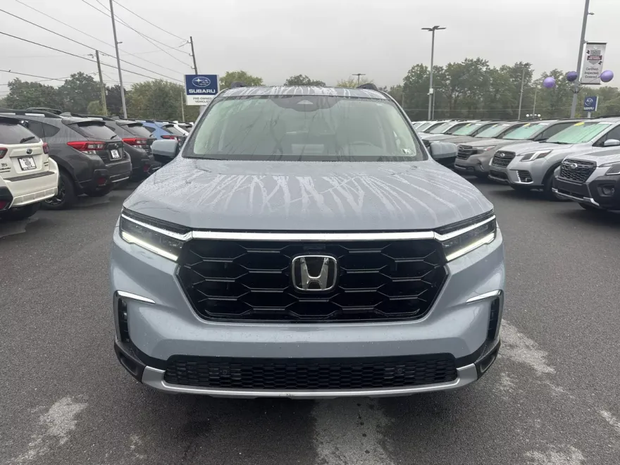 2025 Honda Pilot Touring photo 1