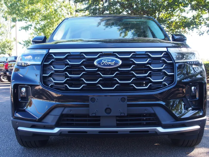 2025 Ford Explorer Platinum photo 1