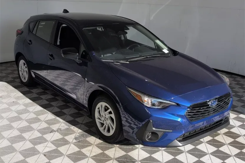 2025 Subaru Impreza Base photo 1