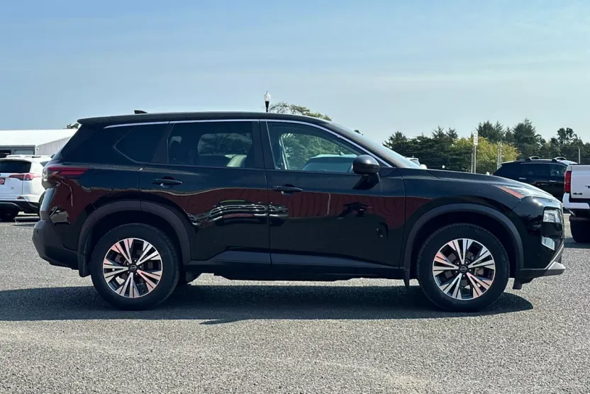 2023 Nissan Rogue SV photo 1