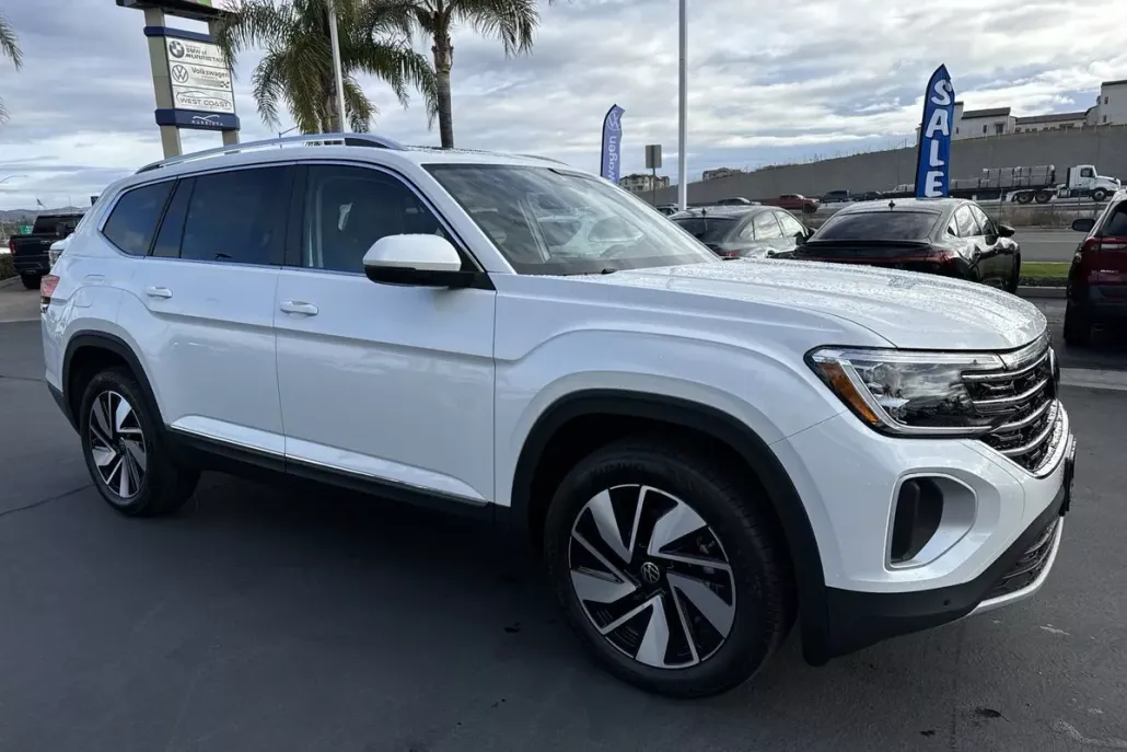 2025 Volkswagen Atlas SEL photo 1