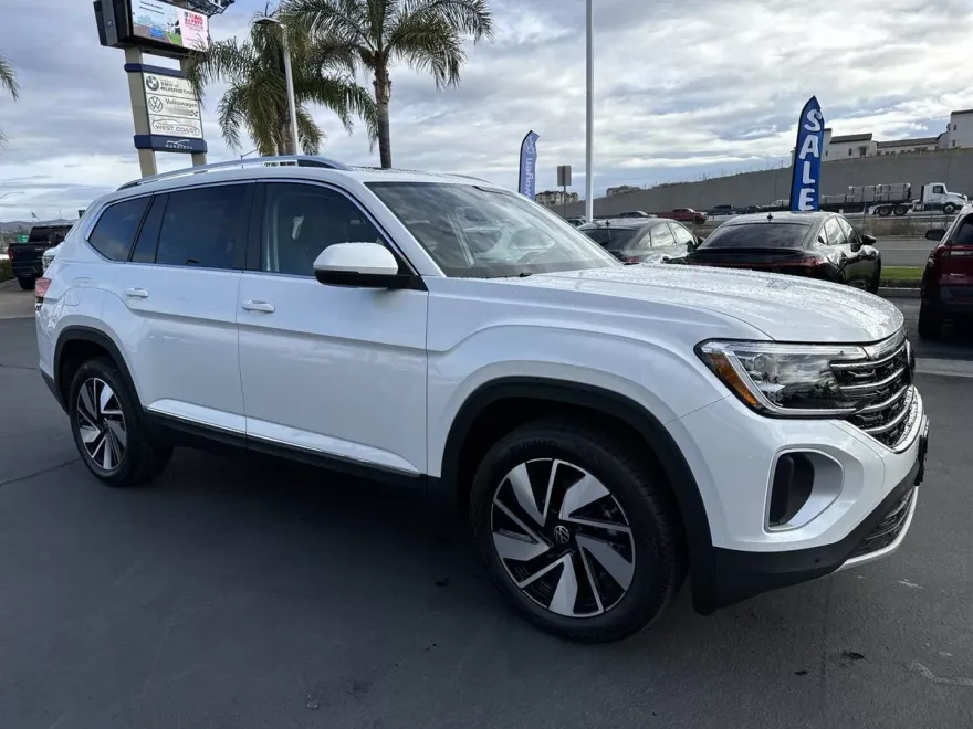 2025 Volkswagen Atlas SEL photo 1