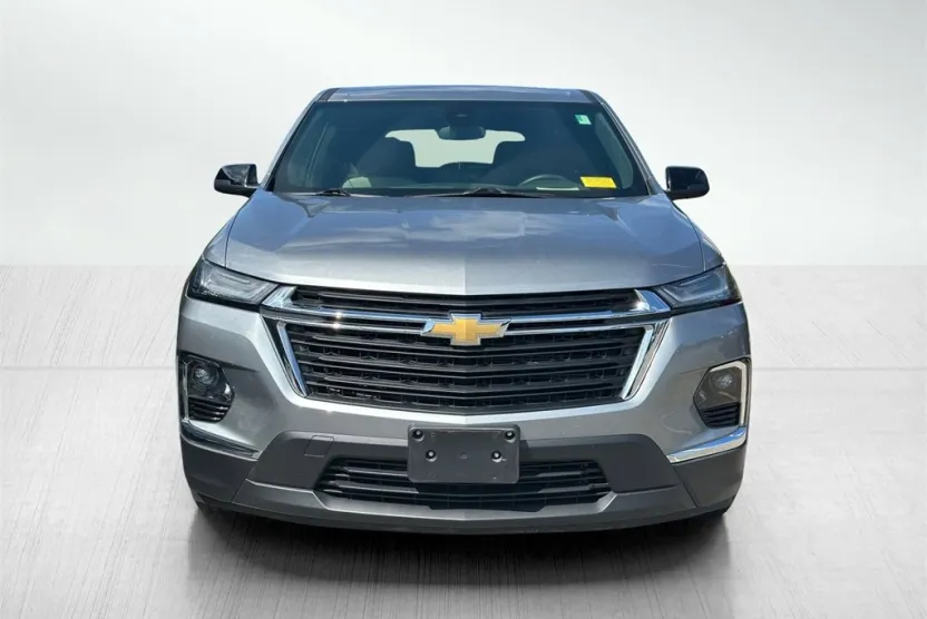 2023 Chevrolet Traverse LS photo 1