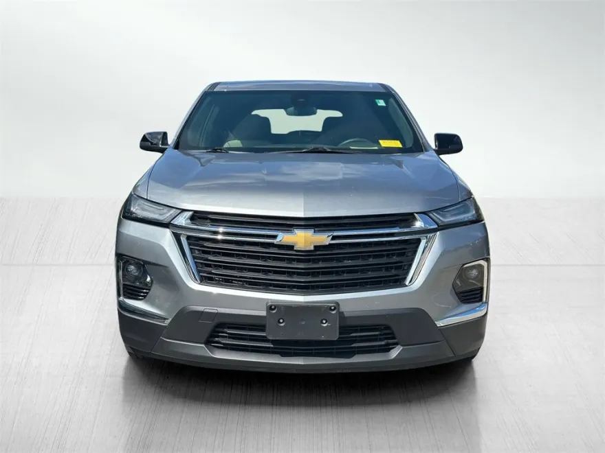 2023 Chevrolet Traverse LS photo 1