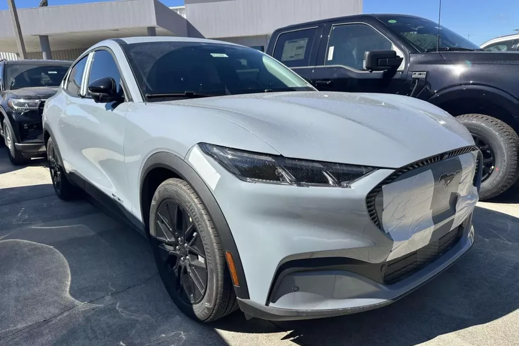 2025 Ford Mustang Mach-E Select photo 1