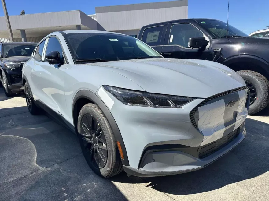 2025 Ford Mustang Mach-E Select photo 1