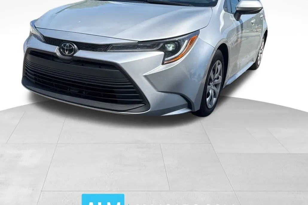 2023 Toyota Corolla LE photo 1