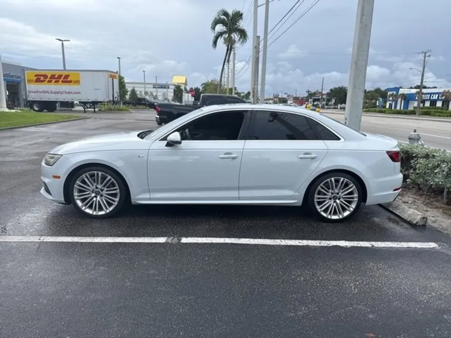 2018 Audi A4 Premium Plus photo 1