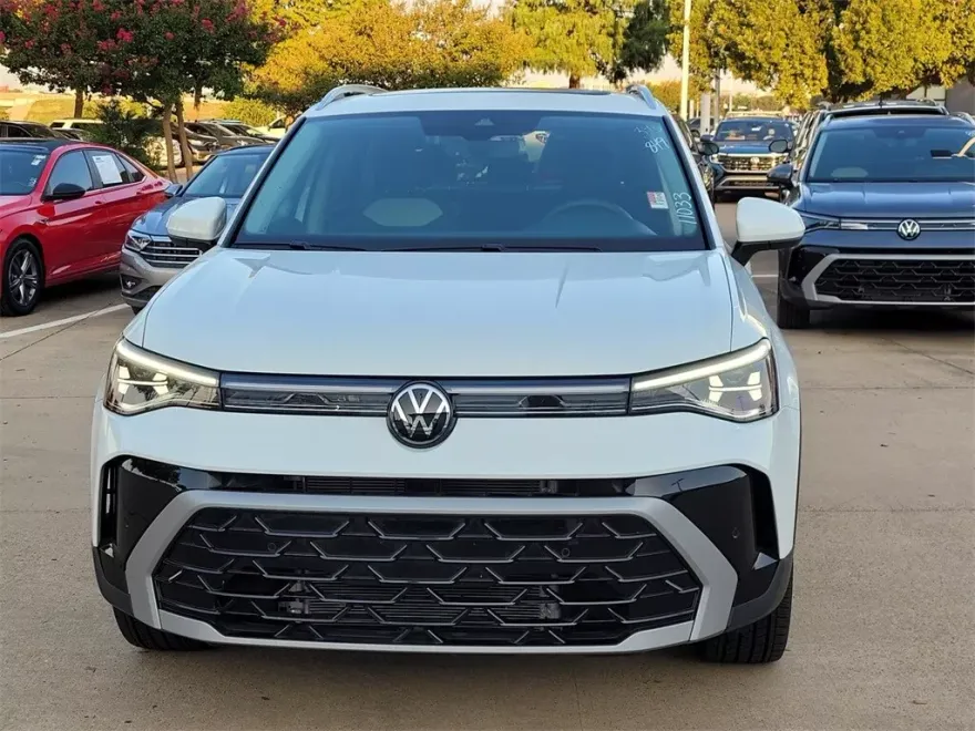 2025 Volkswagen Taos SEL photo 1