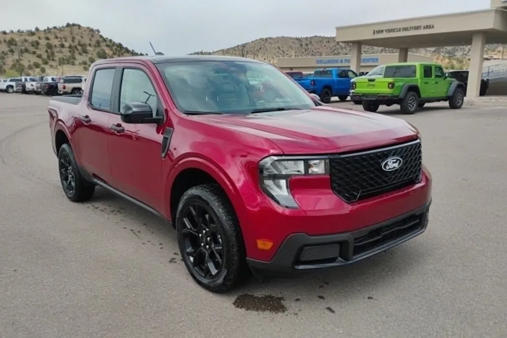 2025 Ford Maverick XLT photo 1