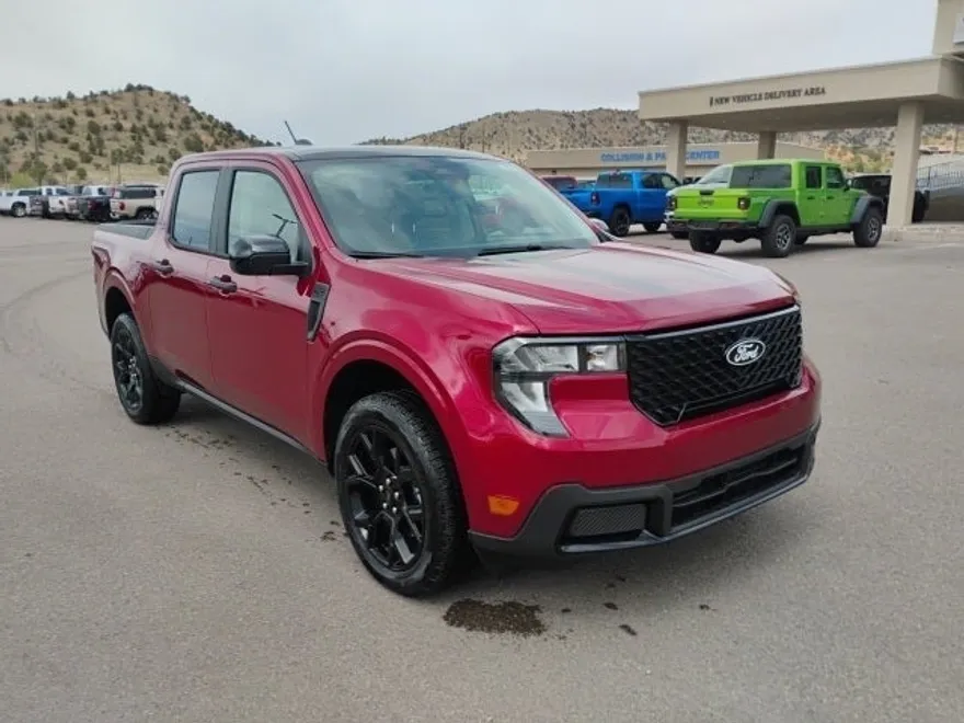 2025 Ford Maverick XLT photo 1