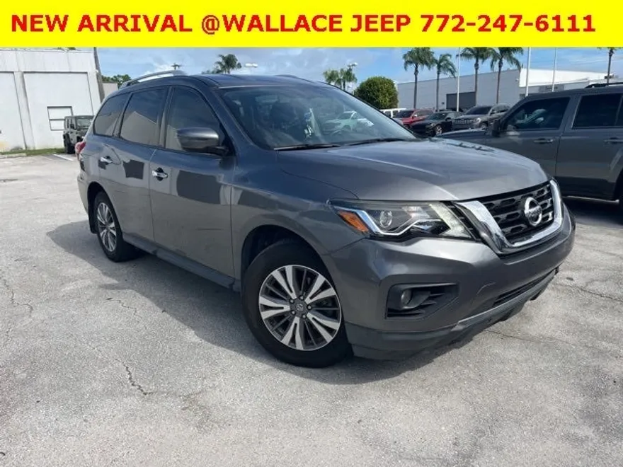 2020 Nissan Pathfinder SV photo 1