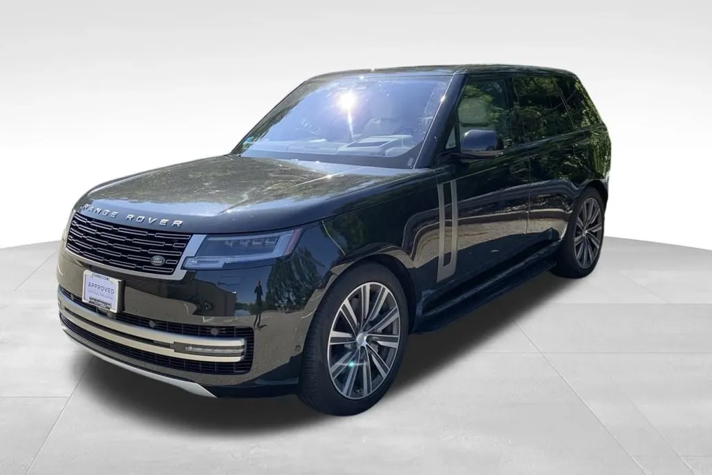 2023 Land Rover Range Rover SE photo 1