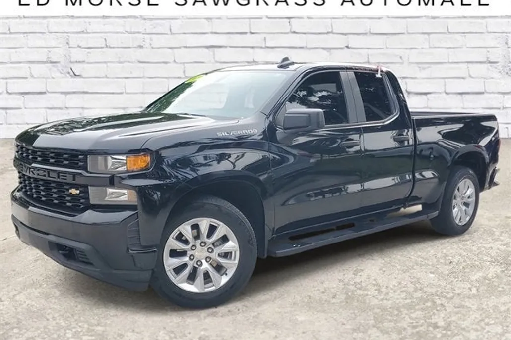 2019 Chevrolet Silverado Custom photo 1