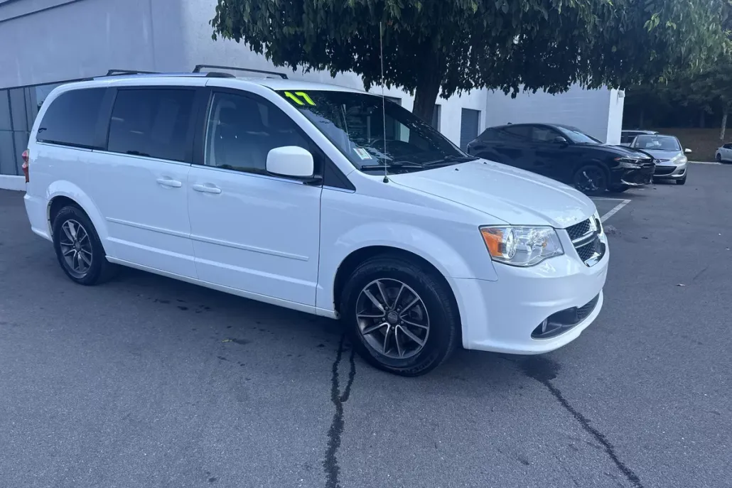 2017 Dodge Grand Caravan SXT photo 1