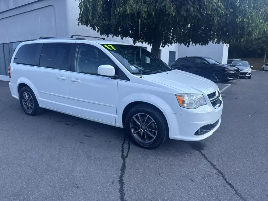 2017 Dodge Grand Caravan SXT photo 1