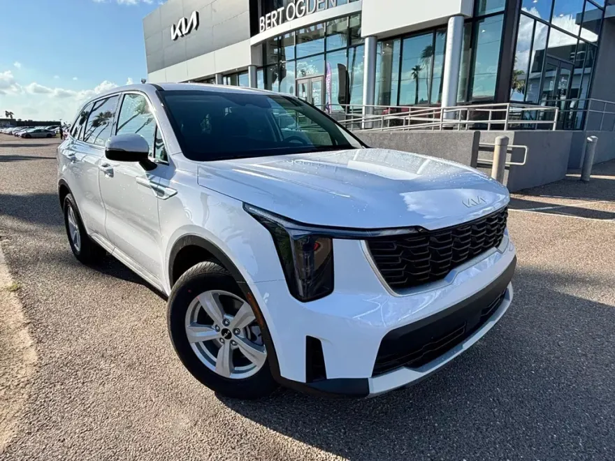 2026 Kia Sorento LX photo 1
