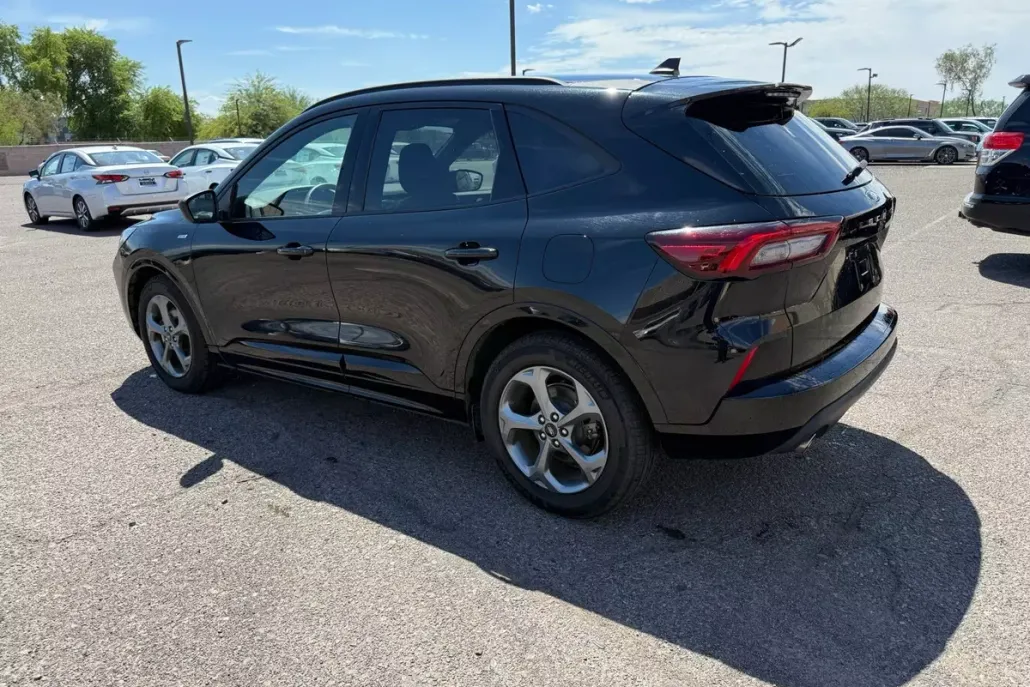 2023 Ford Escape ST-Line photo 1