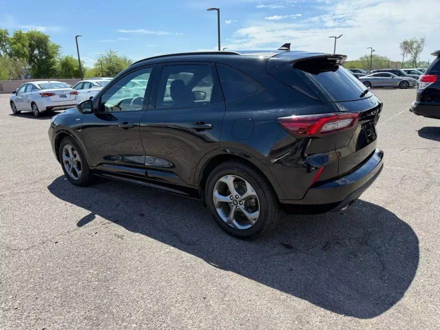 2023 Ford Escape ST-Line photo 1