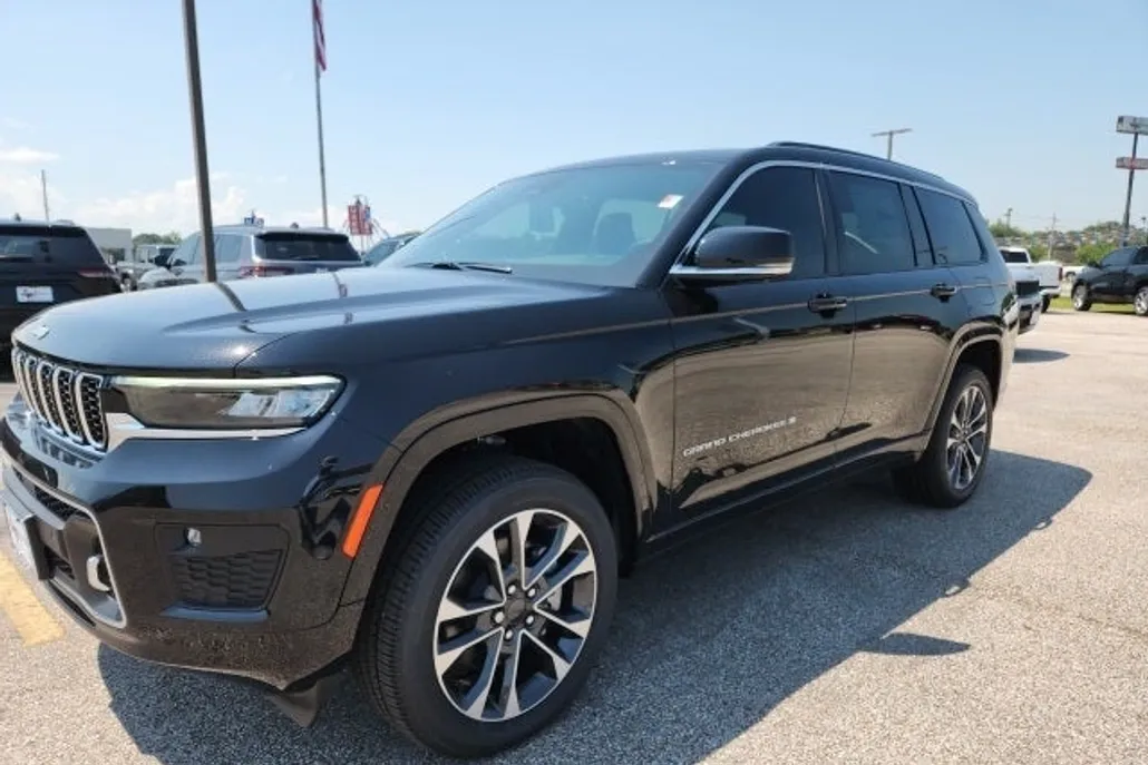 2025 Jeep Grand Cherokee Overland photo 1