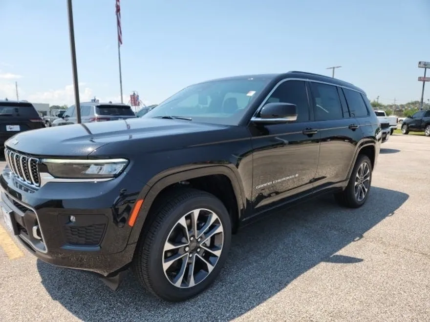 2025 Jeep Grand Cherokee Overland photo 1