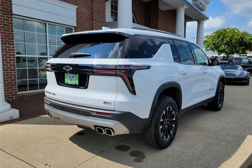 2024 Chevrolet Traverse Z71 photo 1