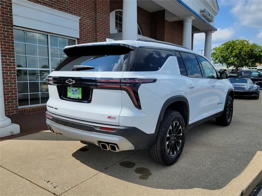 2024 Chevrolet Traverse Z71 photo 1