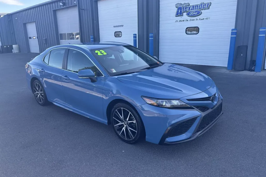 2023 Toyota Camry SE photo 1