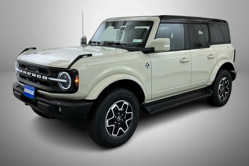 2025 Ford Bronco Outer Banks photo 1