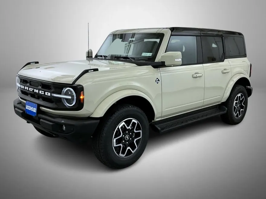 2025 Ford Bronco Outer Banks photo 1