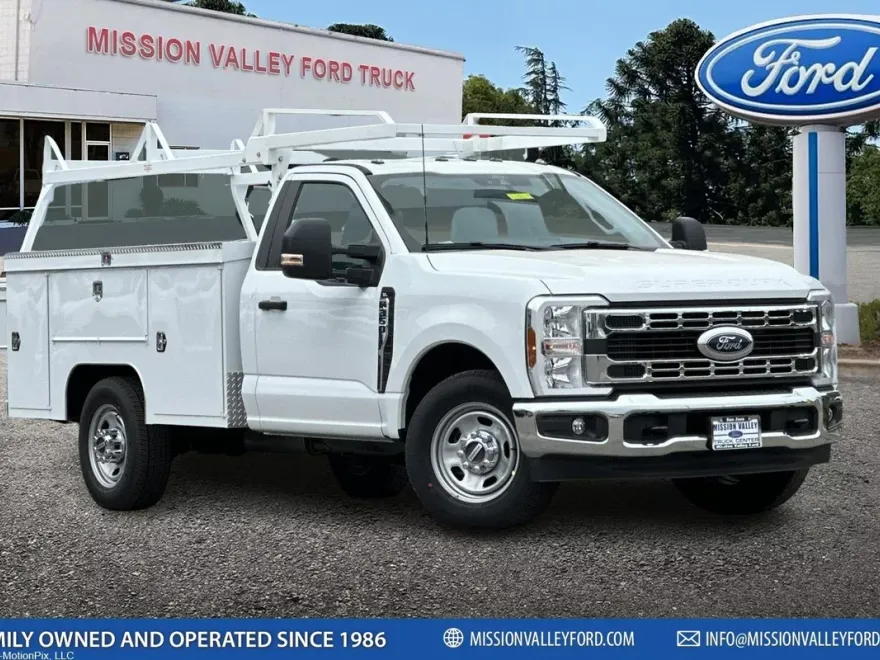 2025 Ford F-350 photo 1