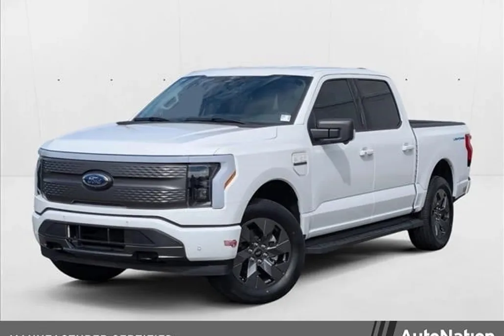 2023 Ford F-150 Lightning XLT photo 1