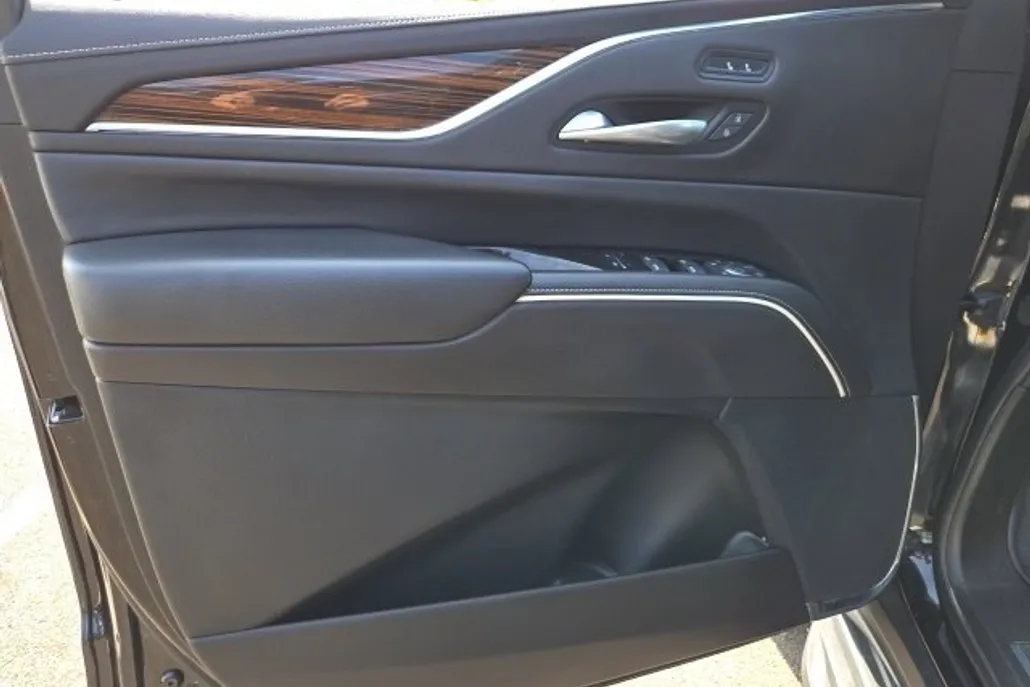 2024 Cadillac Escalade ESV Luxury photo 1