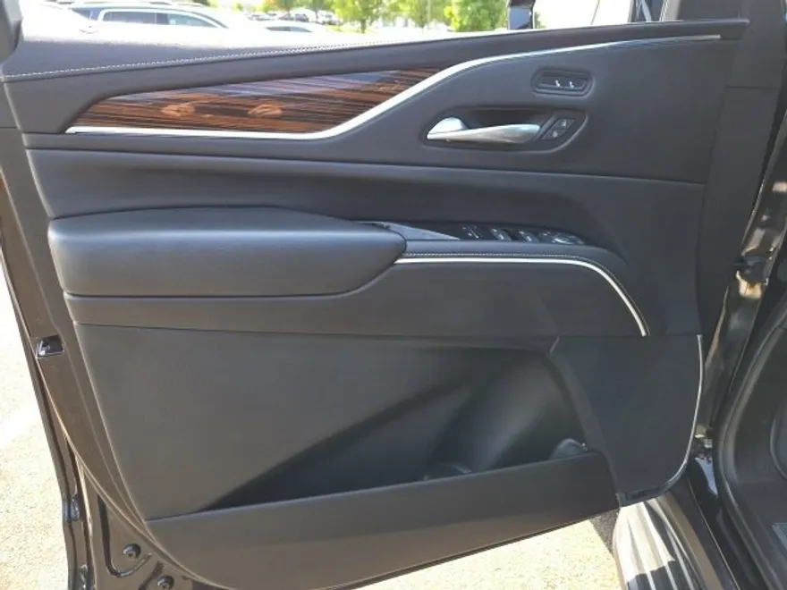 2024 Cadillac Escalade ESV Luxury photo 1
