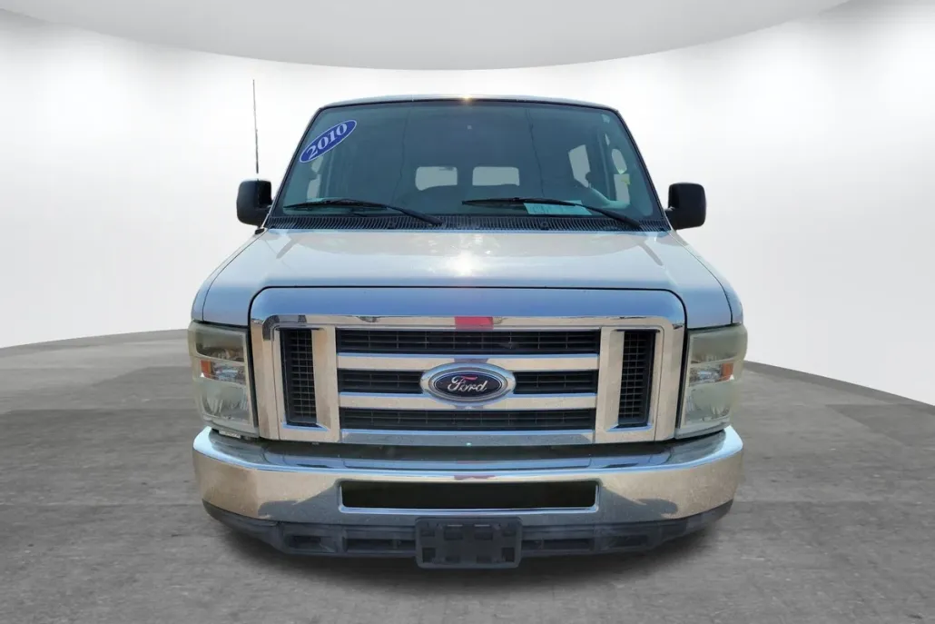 2011 Ford E-150 photo 1