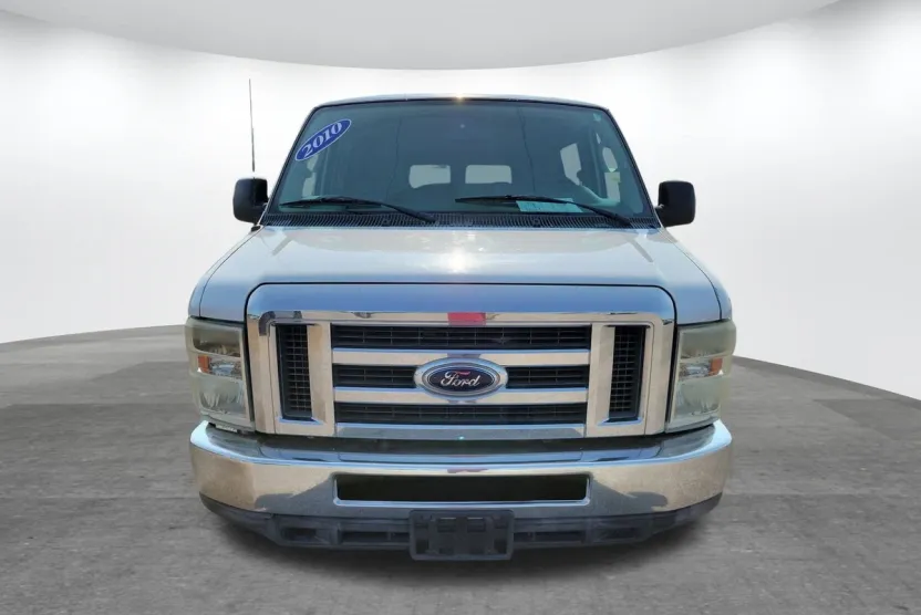 2011 Ford E-150 photo 1
