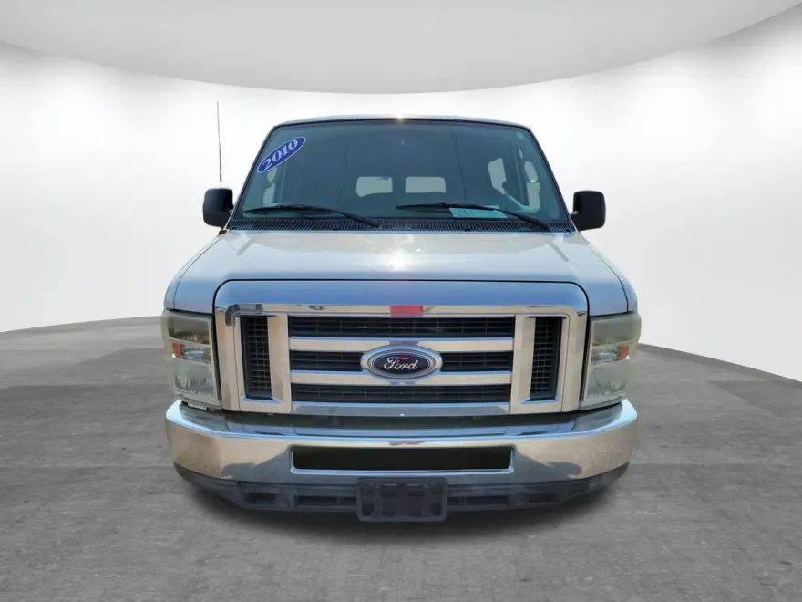 2011 Ford E-150 photo 1