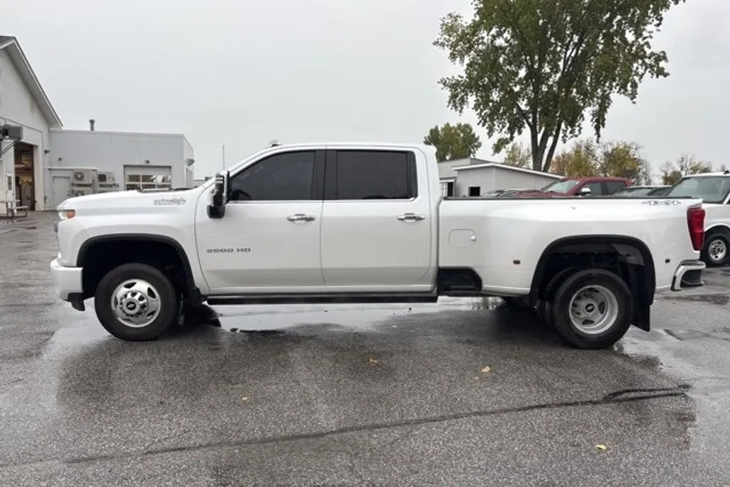 2022 Chevrolet Silverado 3500HD High Country photo 1