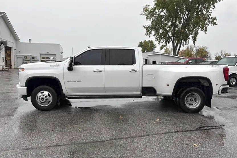 2022 Chevrolet Silverado 3500HD High Country photo 1