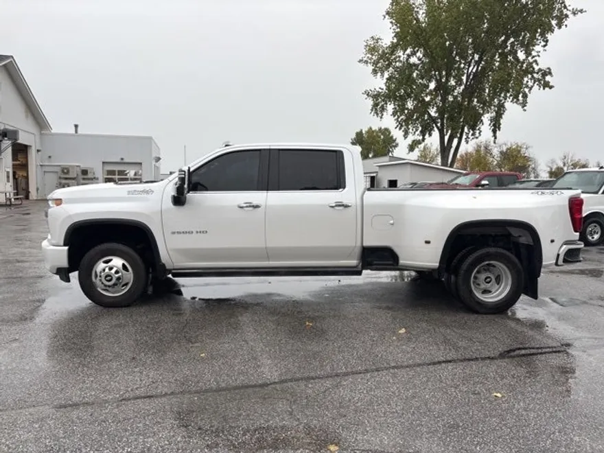 2022 Chevrolet Silverado 3500HD High Country photo 1