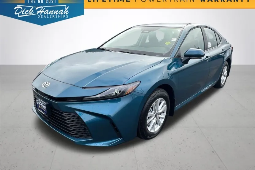 2026 Toyota Camry SE photo 1