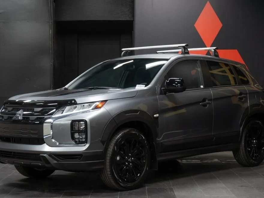 2025 Mitsubishi Outlander Sport LE photo 1