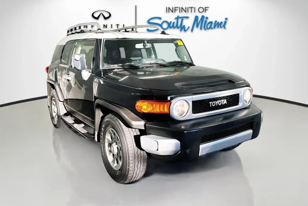 2013 Toyota FJ Cruiser Base photo 1