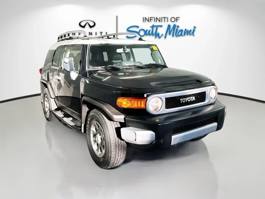 2013 Toyota FJ Cruiser Base photo 1