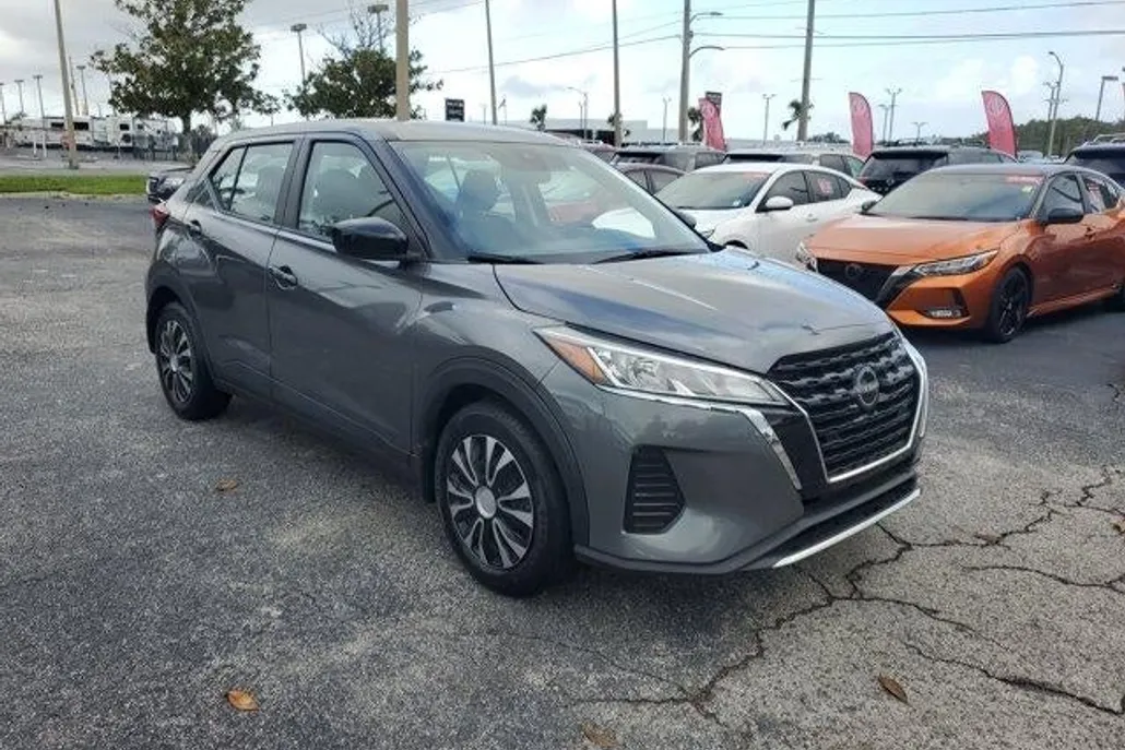 2024 Nissan Kicks S photo 1