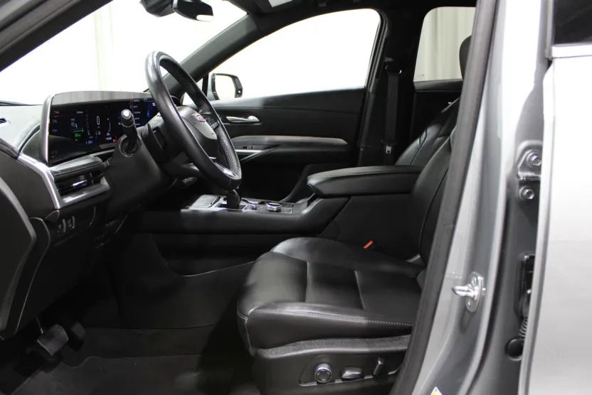 2025 Cadillac XT4 Premium Luxury photo 1