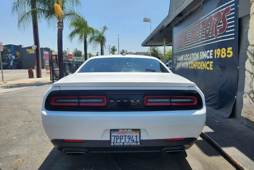 2016 Dodge Challenger SXT Plus photo 1