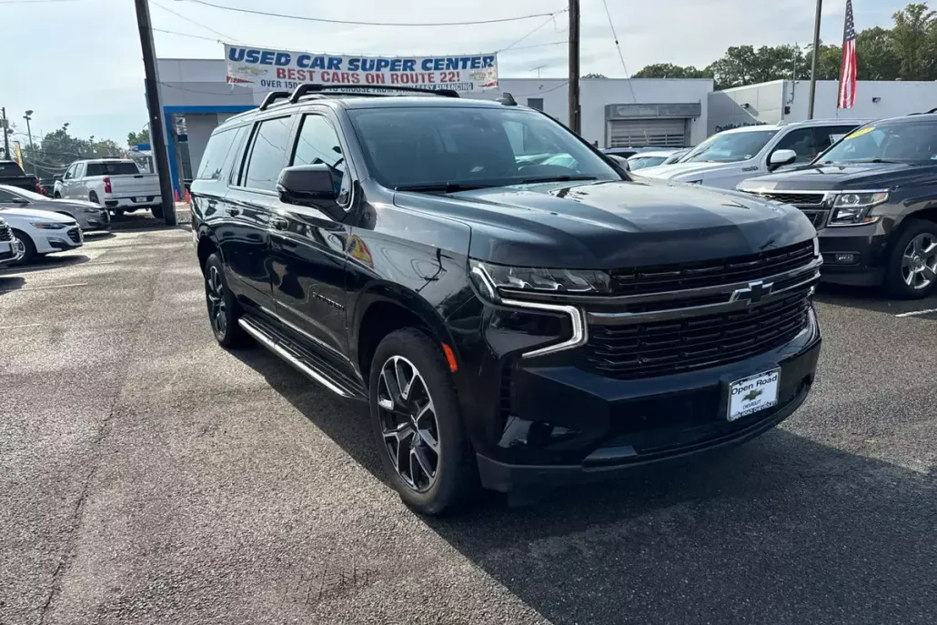 2022 Chevrolet Suburban RST photo 1